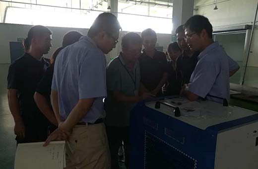 為武漢客戶進行蓄電池放電儀500V-300A 現(xiàn)場培訓(xùn)！